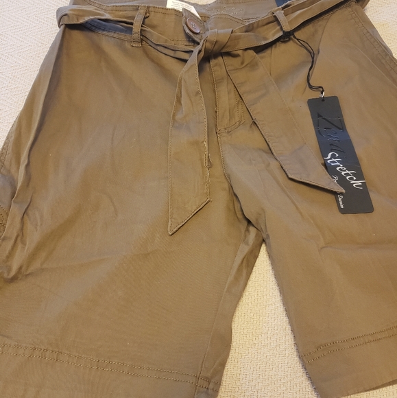 Shorts - Picture 2 of 4